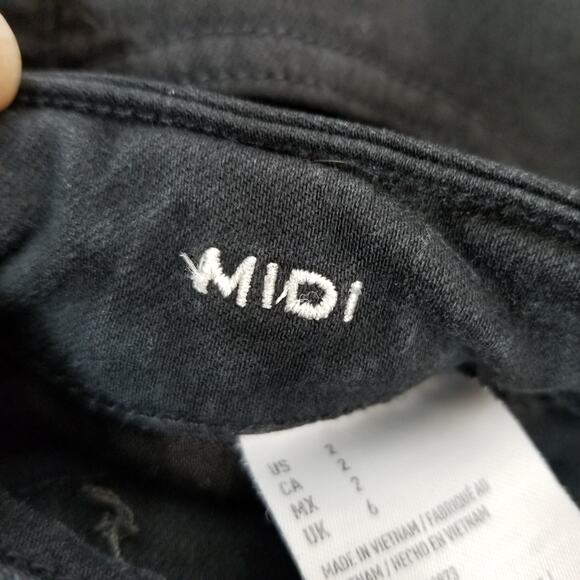 American Eagle Outfitters Women's Midi Shorts Black Size 2 - Picture 4 of 7